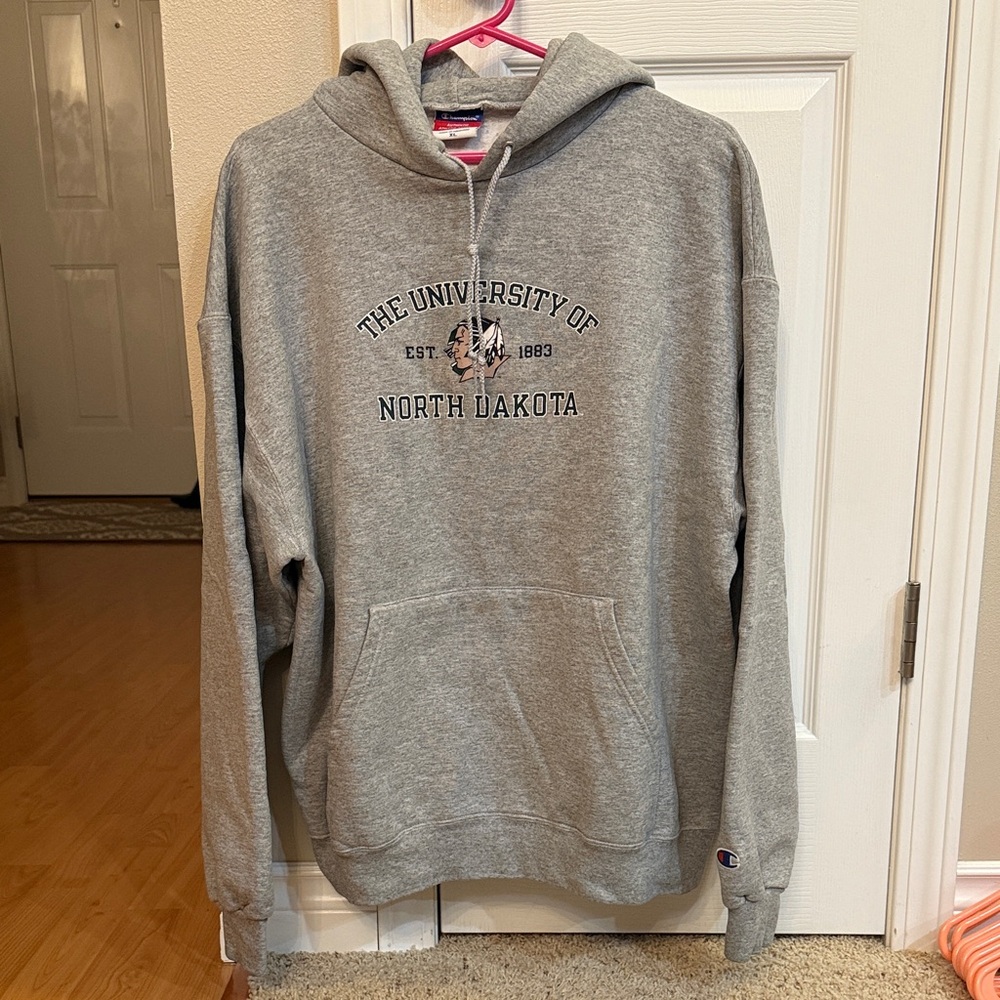 Vintage Champion Gray University of North Dakota Hoodie with Sioux Logo